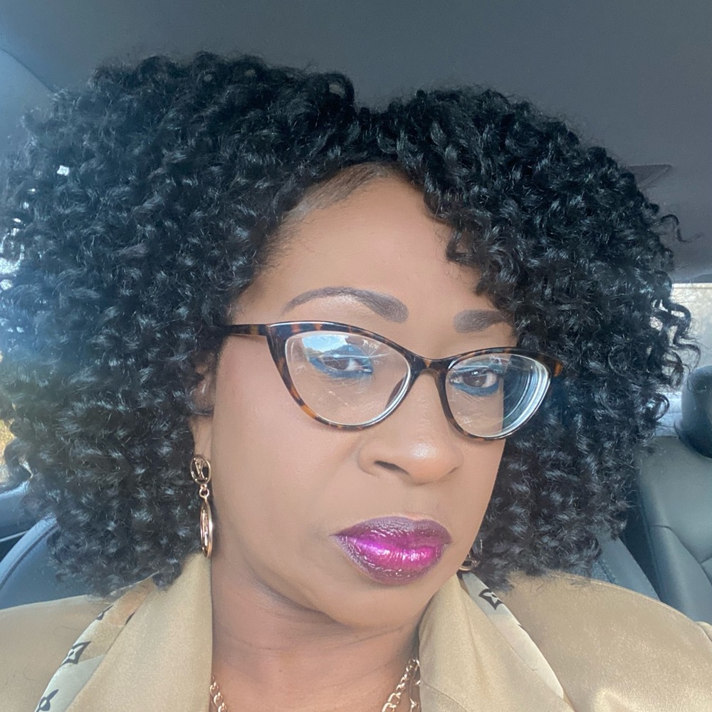 Meet your Posher, Sharon